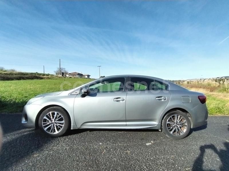 Usado Toyota Avensis Executive 150 CV (110 kW) 2015 Gris / plata Berlina