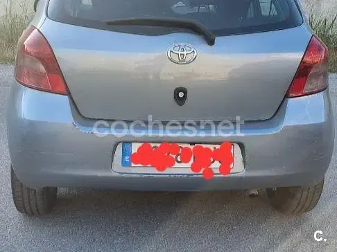 Usado Toyota Yaris Sol 90 CV (66 kW) 2007 Gris / plata Utilitario