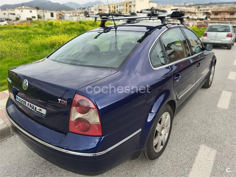 Usado VW Passat Highline 130 CV (95 kW) 2001 Azul Berlina