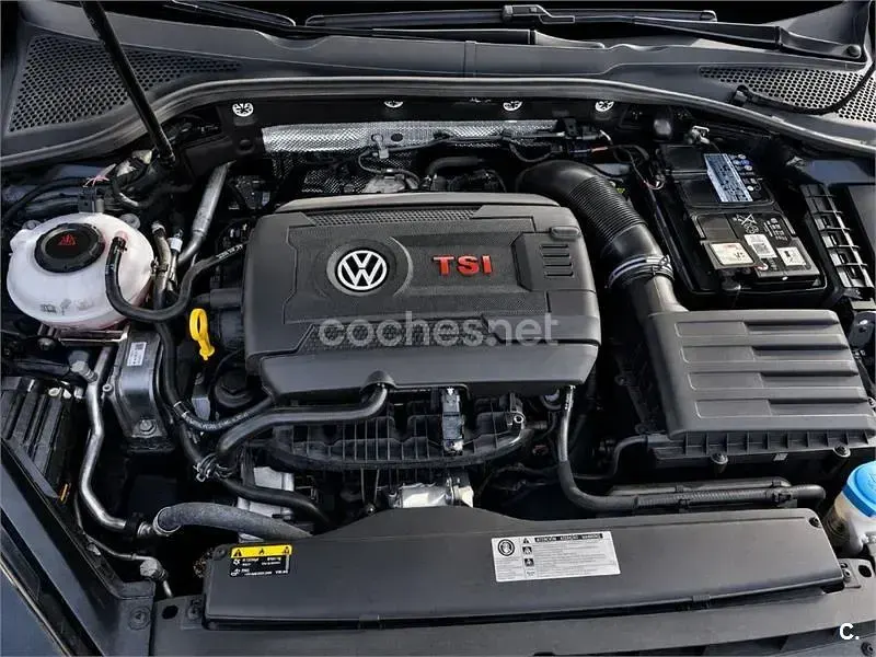 Usado VW Golf VII GTI 245 CV (180 kW) 2018 Gris / plata Berlina