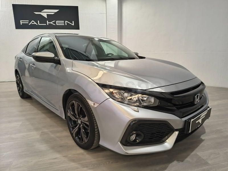 Usado Honda Civic Elegance 129 CV (94 kW) 2019 Gris / plata Berlina