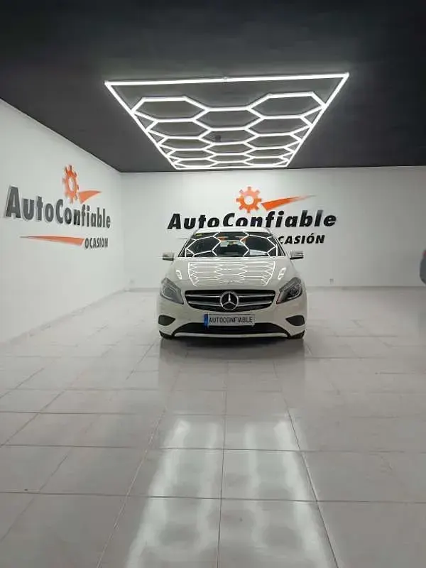 Usado Mercedes A180 AMG 109 CV (80 kW) 2013 Blanco Utilitario