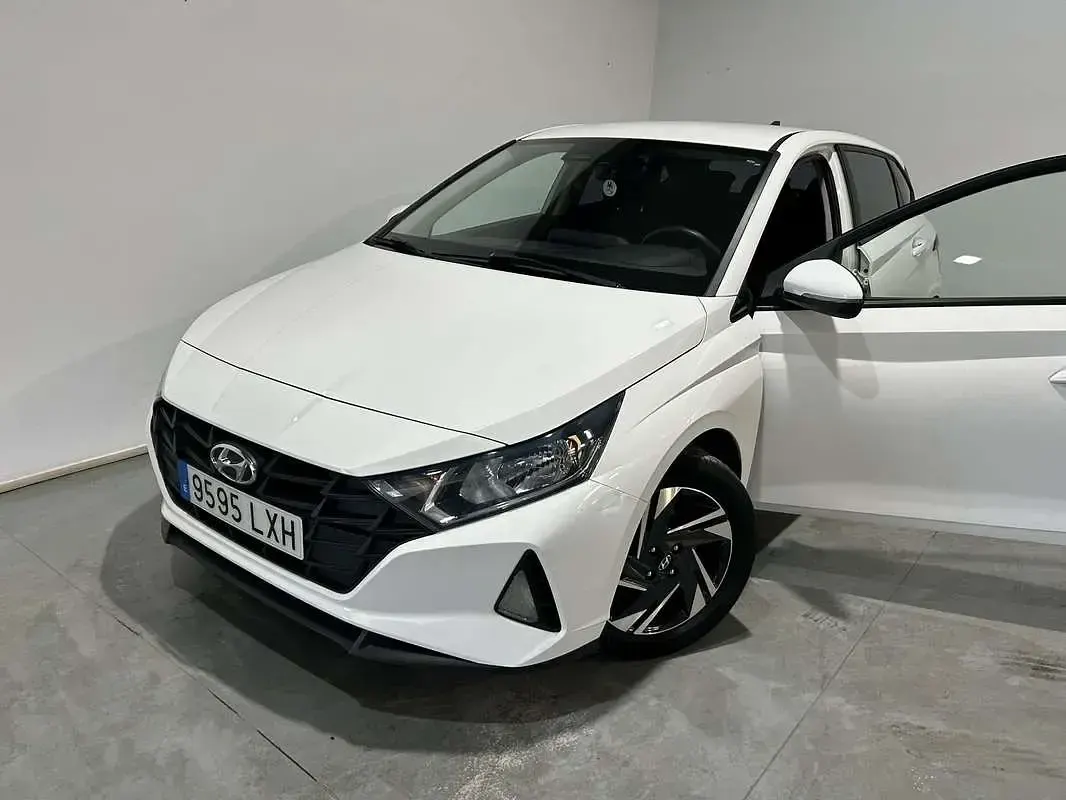 Usado Hyundai i20 84 CV (61 kW) 2022 Blanco Utilitario