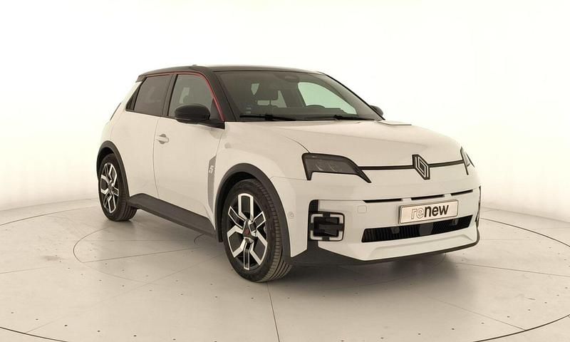 Usado Renault 5 E-Tech Techno 88 kW (120 CV) 2025 Blanco nacarado con techo negro Berlina