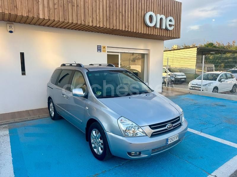 Gris / plata Usado 2007 Kia Carnival EX Monovolumen | 5990 € (Caro) - Imagen 1/4