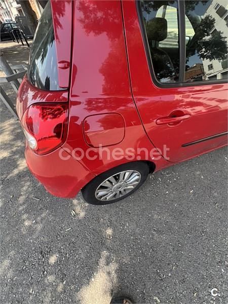 Begagnad Renault Clio IV Evolution 105 HK (77 kW) 2012 Röd Sedan