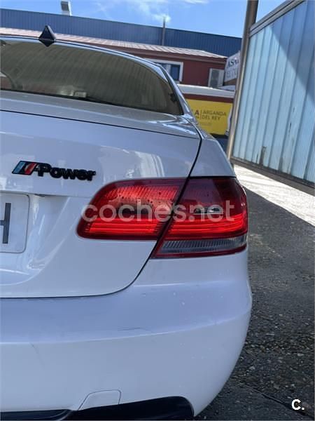 Begagnad BMW 320 177 HK (130 kW) 2008 Vit Sportkupé