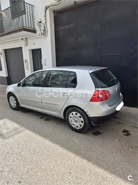 Usado VW Golf IV Trendline 102 CV (75 kW) 2005 Gris / plata Berlina