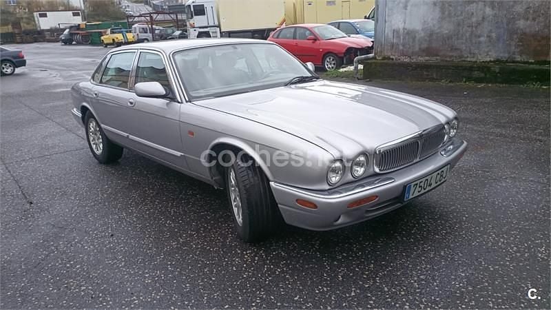Gris / plata Usado 2002 Jaguar XJ8 Executive Berlina | 8000 € - Imagen 1/4