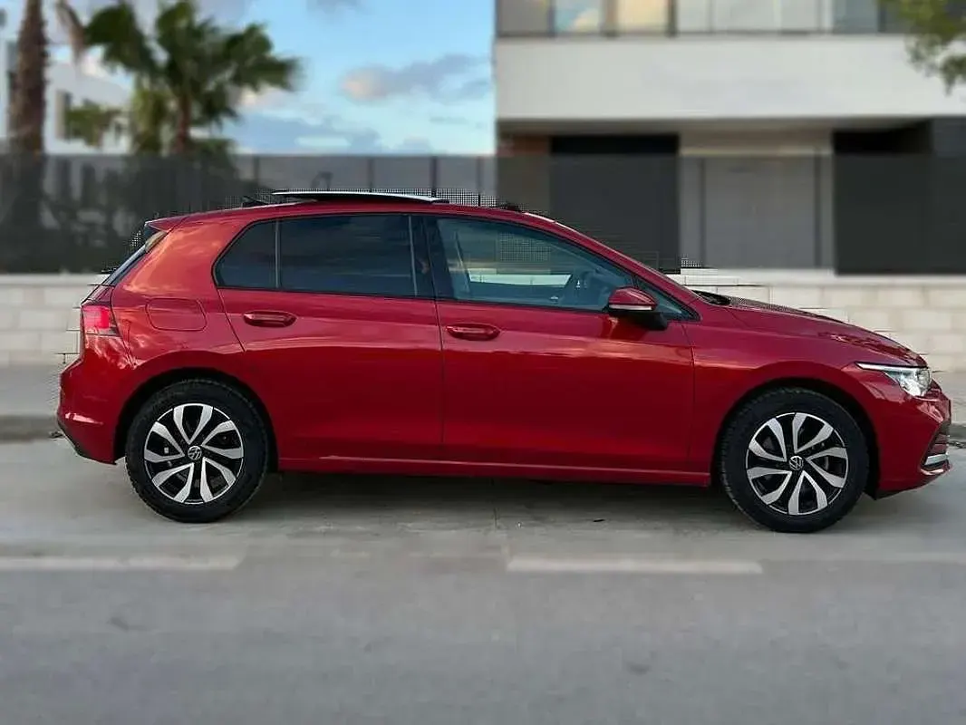 Usado VW Golf VIII Style 131 CV (96 kW) 2022 Rojo Utilitario