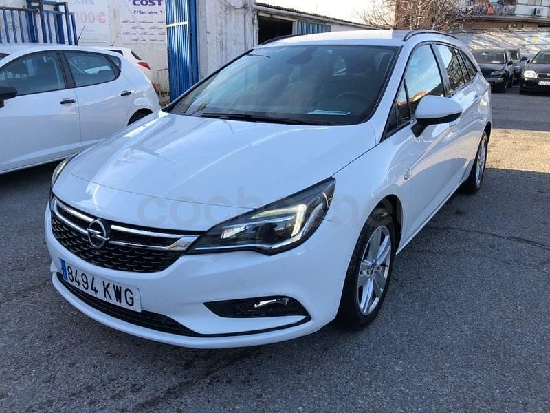 Usado Opel Astra Dynamic 110 CV (80 kW) 2019 Blanco Familiar