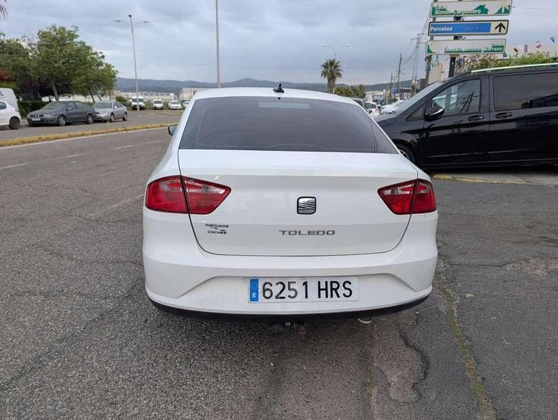 Usado Seat Toledo Style 105 CV (77 kW) 2013 Blanco Utilitario