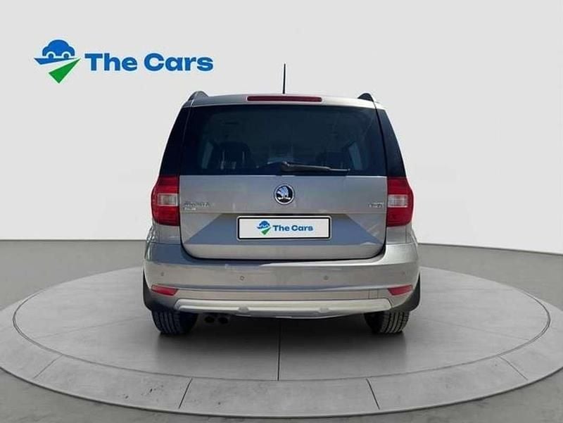 Usado Skoda Yeti Ambition 125 CV (91 kW) 2015 Beige SUV