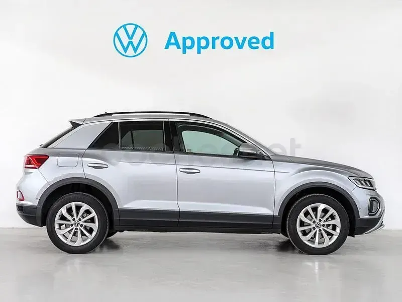Usado VW T-Roc 115 CV (84 kW) 2025 Gris / plata SUV