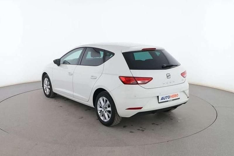 Usado Seat Leon Style Plus 111 CV (81 kW) 2017 Blanco Berlina