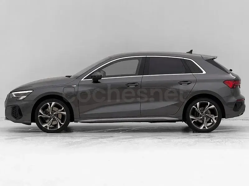 Usado Audi A3 S-Line 190 HP (139 kW) 2020 Cinzento Sedan