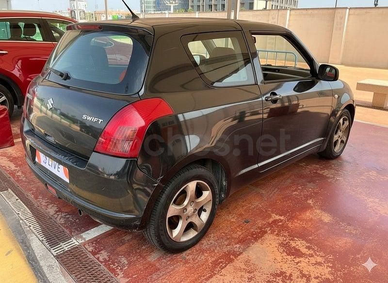 Usado Suzuki Swift GL 92 CV (67 kW) 2005 Negro Utilitario