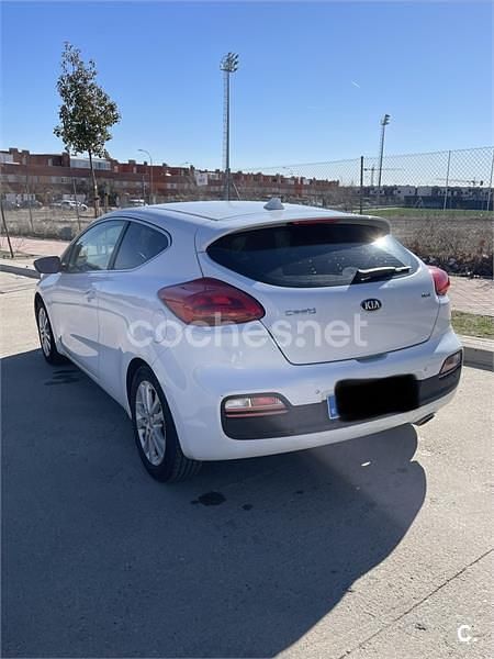 Usado Kia Ceed GT 110 HP (80 kW) 2015 Branco Sedan