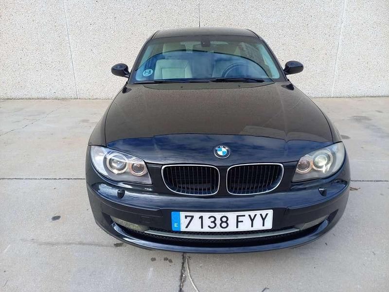Usado BMW 120 177 CV (130 kW) 2008 Negro Utilitario