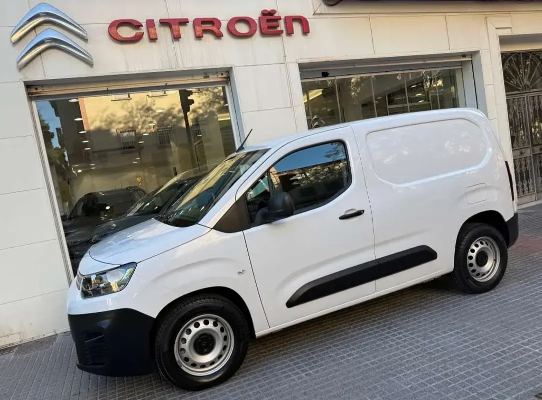 Usado Citroën Berlingo 100 kW (136 CV) 2023 Blanco Monovolumen