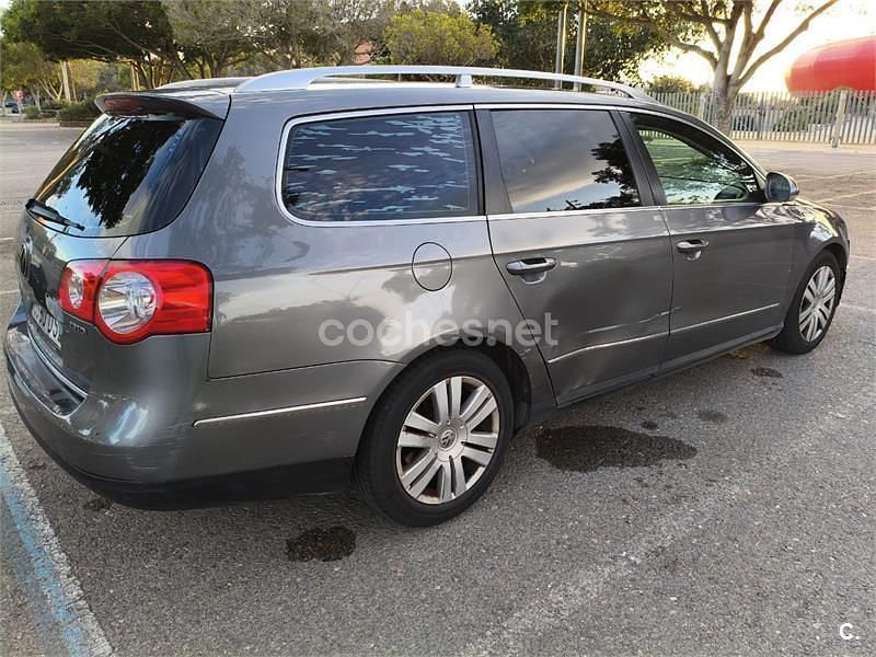 Usado VW Passat Highline 140 CV (102 kW) 2005 Gris / plata Familiar