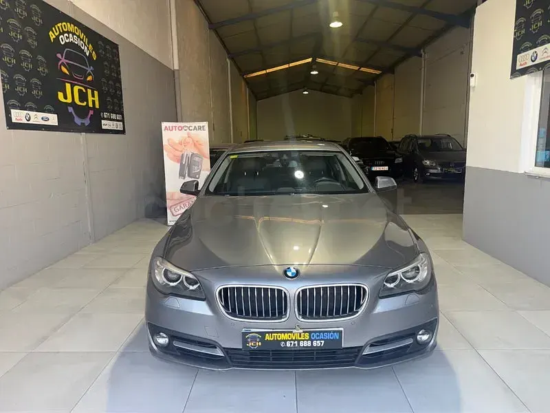 Usado BMW 520 Comfort Edition 190 CV (139 kW) 2014 Gris / plata Berlina