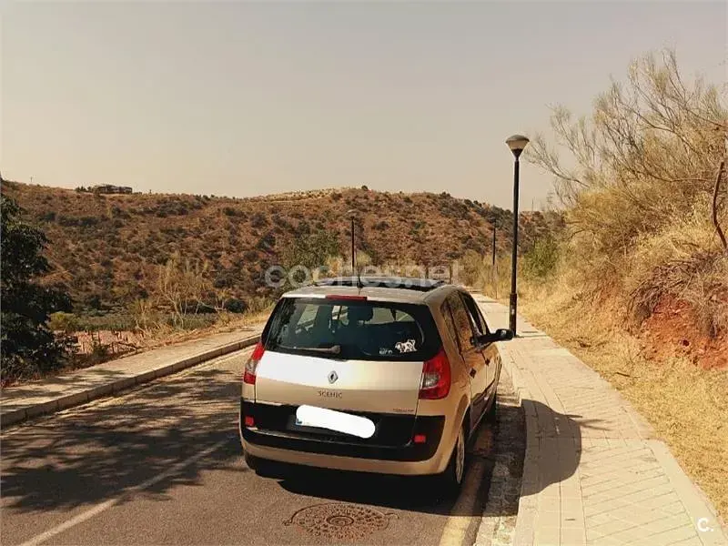 Usado Renault Scénic II 110 CV (80 kW) 2007 Beige Monovolumen