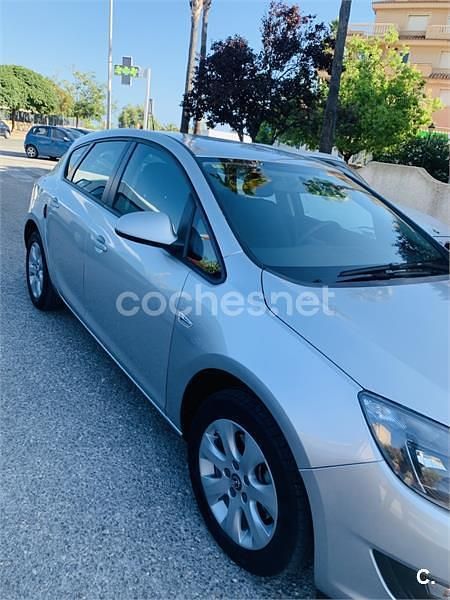 Usado Opel Astra Business 110 HP (80 kW) 2015 Cinzento Sedan