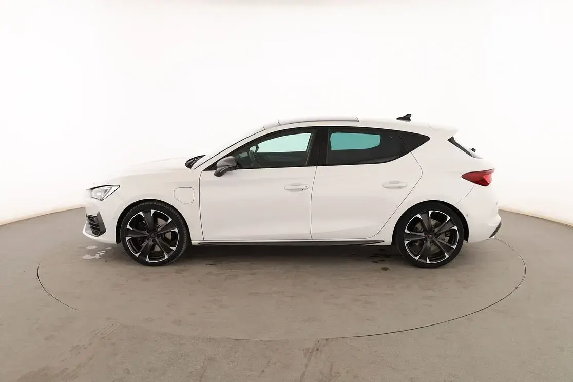 Usado Cupra Leon VZ 245 CV (180 kW) 2024 Blanco Berlina