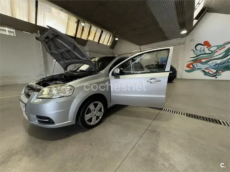 Usado Chevrolet Aveo LS 94 CV (69 kW) 2008 Gris / plata Berlina