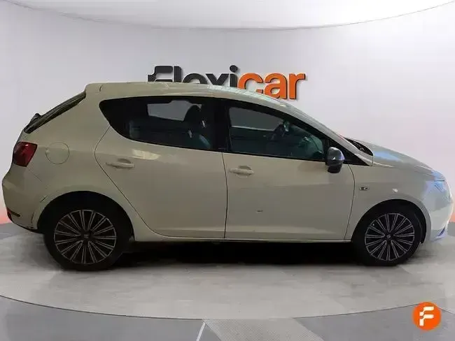 Usado Seat Ibiza Reference 75 CV (55 kW) 2016 Verde