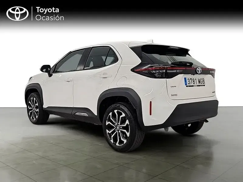 Usado Toyota Yaris Active 116 CV (85 kW) 2023 Blanco Utilitario