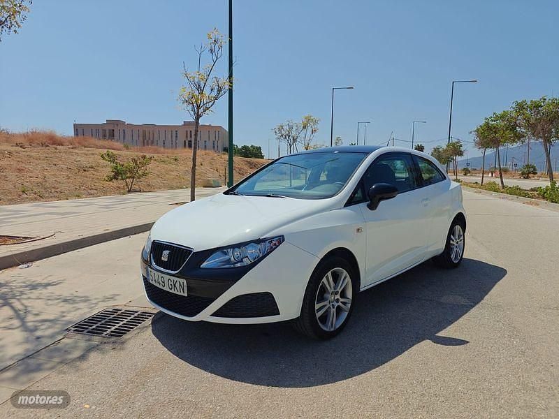 Usado Seat Ibiza Ecomotive 79 CV (58 kW) 2010 Blanco Coupe