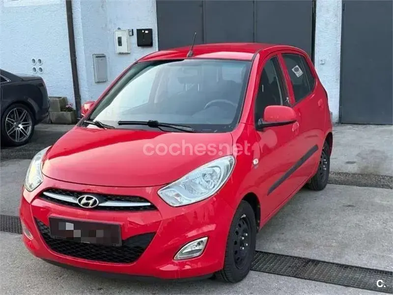 Usado Hyundai i10 Comfort 69 CV (50 kW) 2012 Rojo Utilitario