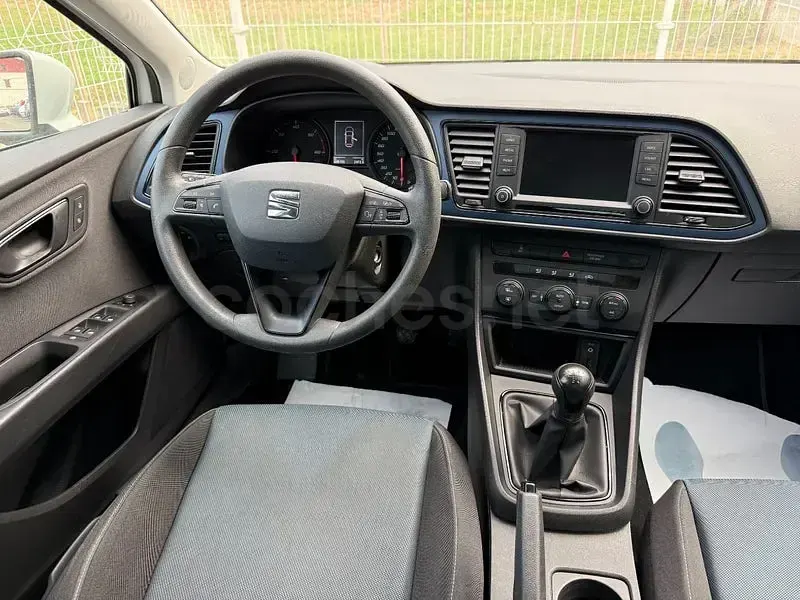 Usado Seat Leon CONNECT 110 CV (80 kW) 2015 Blanco Berlina