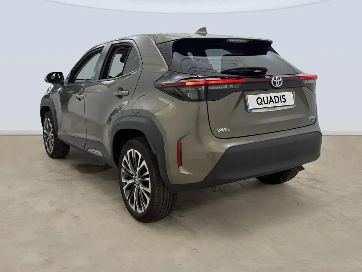 Usado Toyota Yaris Cross Style 116 CV (85 kW) 2023 Marrón SUV