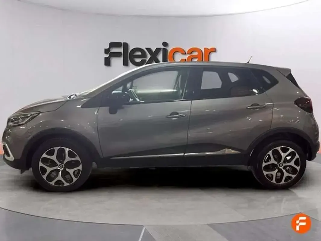 Usado Renault Captur Zen 118 CV (86 kW) 2017 Gris SUV