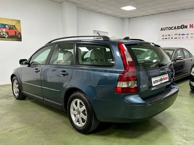 Usado Volvo V50 Summum 109 CV (80 kW) 2007 Azul Familiar