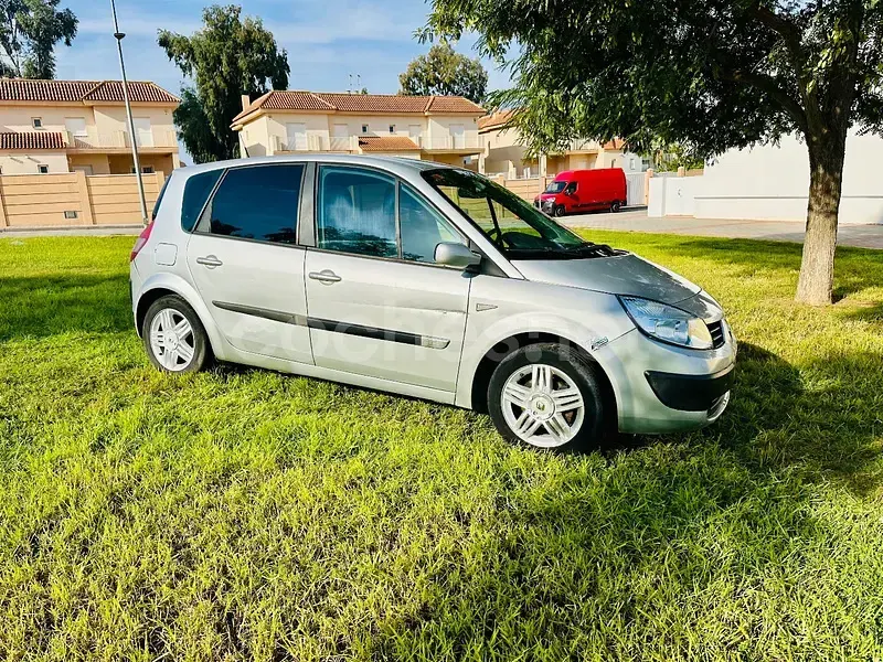 Usado Renault Scénic II Authentique 100 CV (73 kW) 2005 Gris / plata Monovolumen