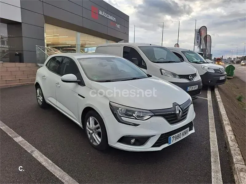 Usado Renault Mégane Business 90 CV (66 kW) 2018 Blanco Berlina