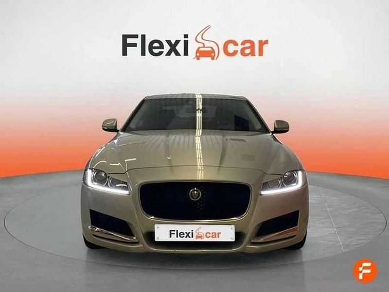 Usado Jaguar XF Portfolio 180 CV (132 kW) 2017 Gris Berlina