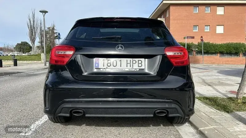 Usado Mercedes A180 109 CV (80 kW) 2013 Negro Utilitario