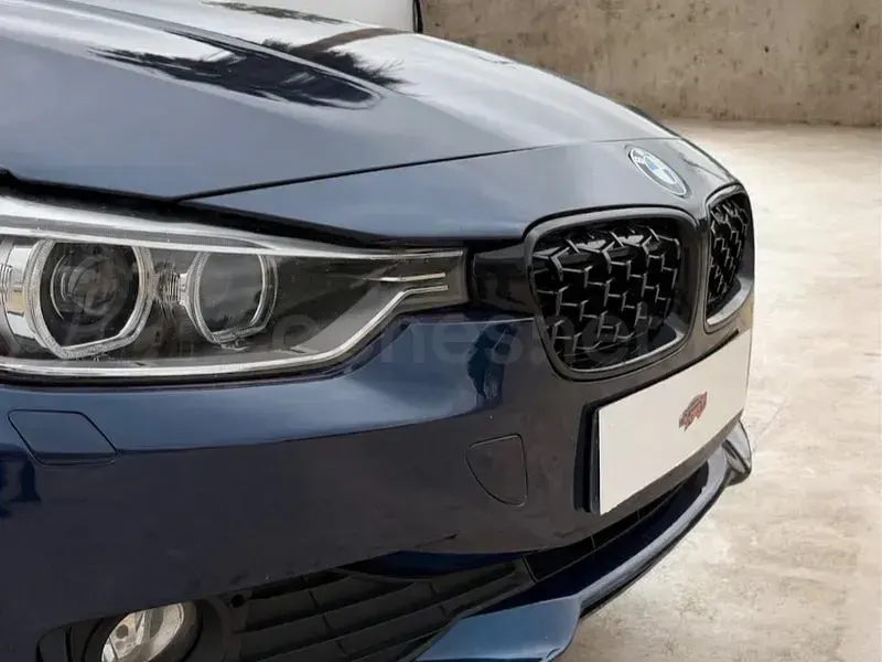 Usado BMW 318 143 CV (105 kW) 2014 Azul Berlina