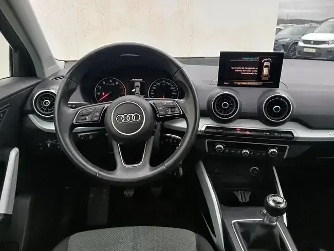 Usado Audi Q2 Design 116 CV (85 kW) 2020 Gris SUV