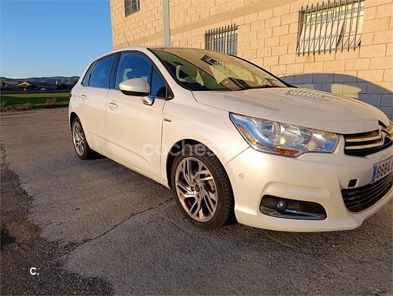 Usado Citroën C4 114 CV (83 kW) 2014 Blanco Berlina