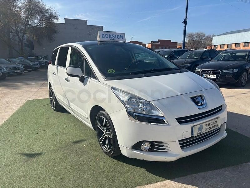 Usado Peugeot 5008 Access 115 CV (84 kW) 2013 Blanco Monovolumen