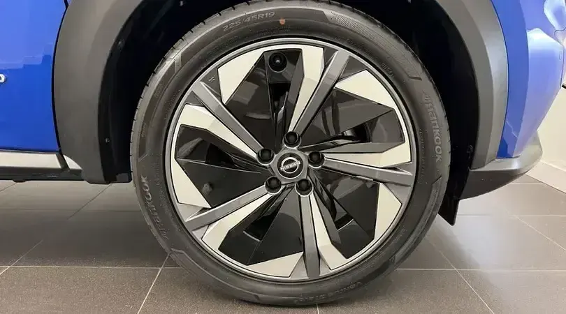 Usado Nissan Juke N-Connecta 143 CV (105 kW) 2024 Magnetic blue (especial) monotono SUV