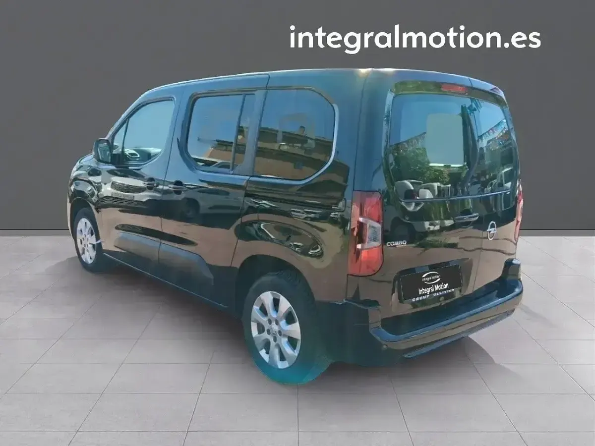 Usado Opel Combo Life Elegance 130 CV (95 kW) 2022 Negro Van