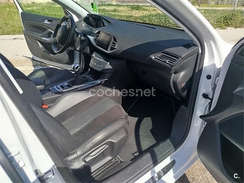 Usado Peugeot 308 130 CV (95 kW) 2019 Blanco Berlina