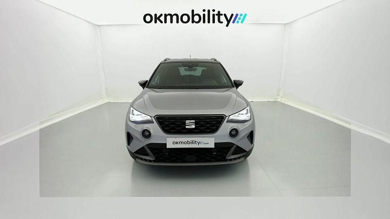 Usado Seat Arona FR 115 CV (84 kW) 2024 Plata urban / negro SUV